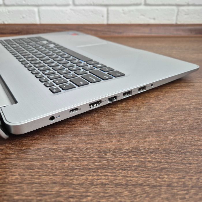 Ноутбук Dell Inspiron 5770 17.3" | Intel Core i7-8550U | 16 GB | SSD 256 + 2TB HDD | AMD 4GB