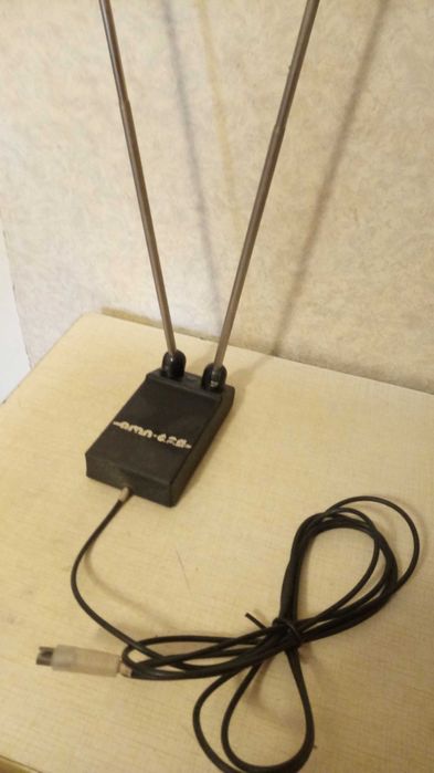 Антенна комнатная выдвижная.