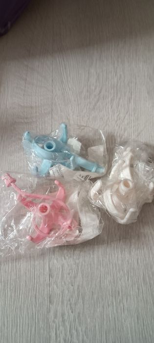 Wieszkaki na torebkę, paski.