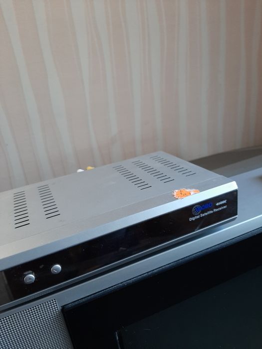 Телевізор,тюнер,антена.