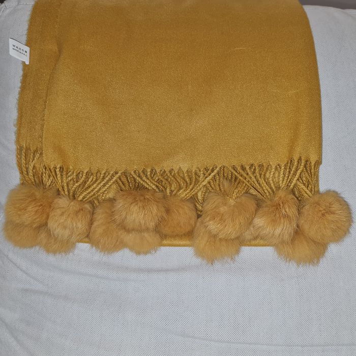 Encharpe com ponpons