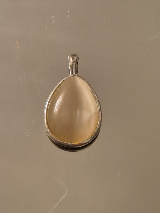 Кулони, біжутерія