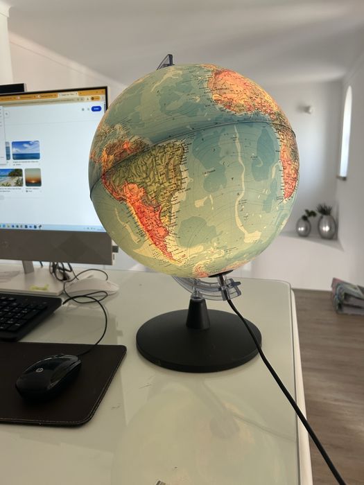 Globo terrestre grande