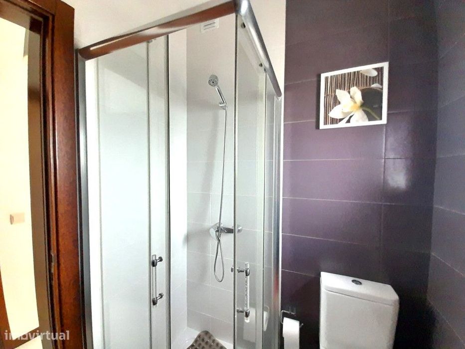 Apartamento T2 para arrendar ao ano, condomínio com piscina e lugar...