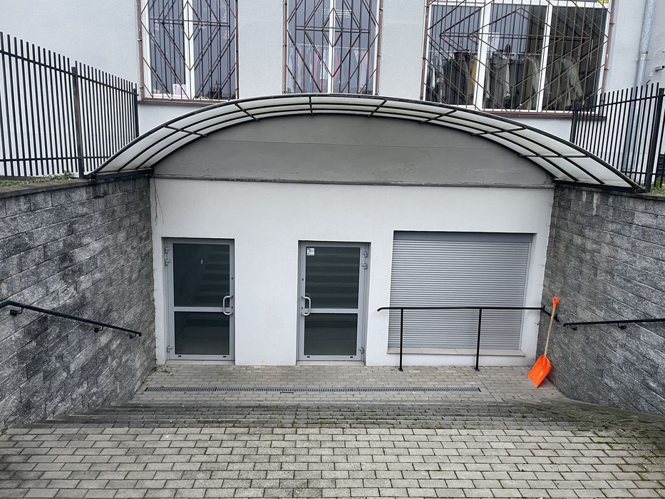 Sprzedam lub zamienie na mieszkanie lokal w centrum o pow.83,27 m2