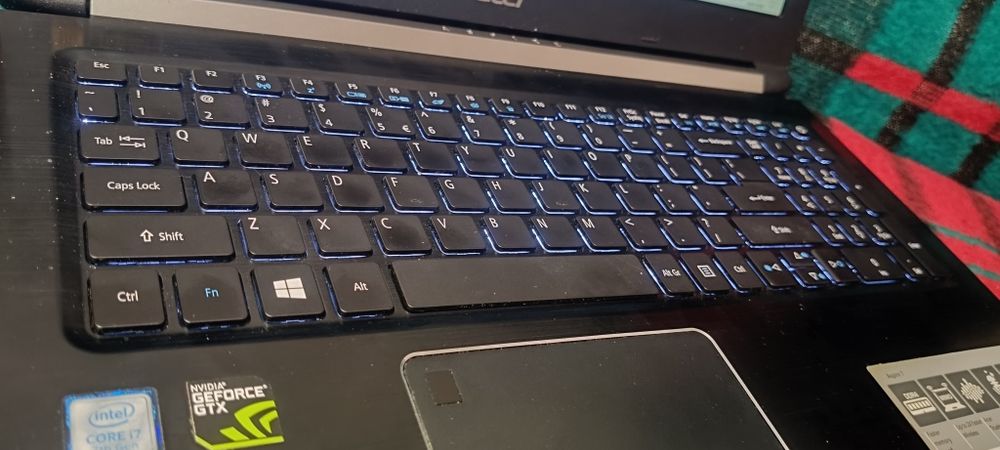 Acer Aspire 7 | i7-7700HQ | 16GB ram ddr4GTX 1050 | SSD NVMe 256GB + H