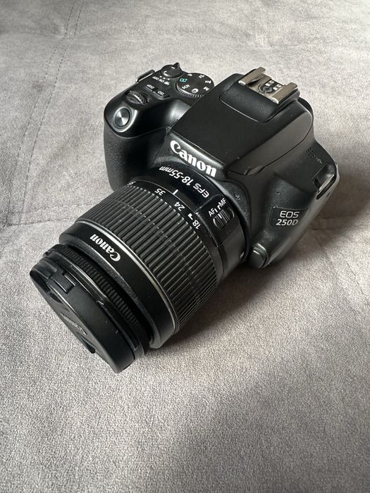 CANON EOS 250D + lente
