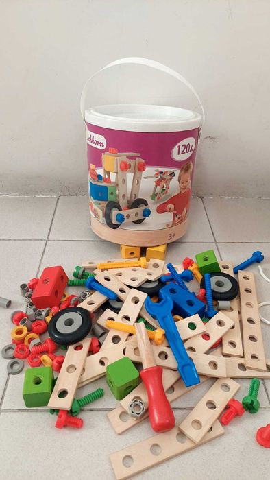 Brinquedos Didáticos de madeira