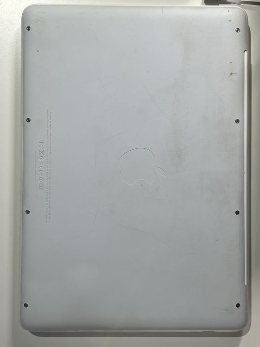 Apple MacBook White Mid 2010 A1342