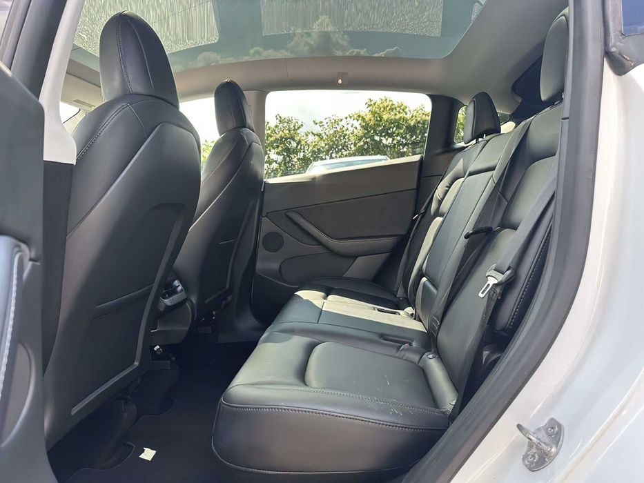 Tesla Model Y Long Range      2021