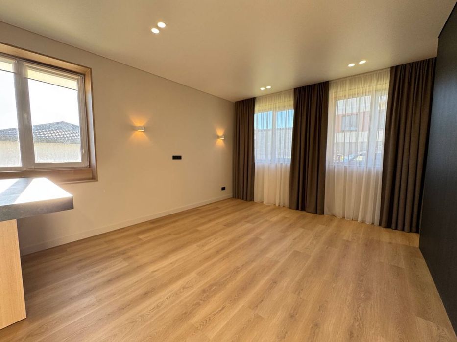 Продам котедж з ремонтом р-н Райський сад