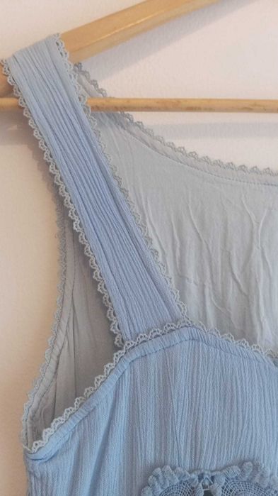 Vestido azul bordado