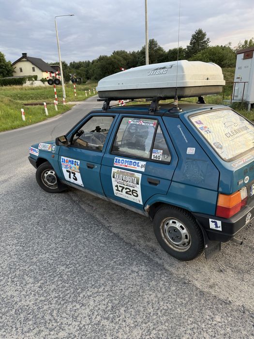 Sprzedam Skodę Favorit 1.3  idealne auto na wyprawy bez stresu wszędzie dojedzie