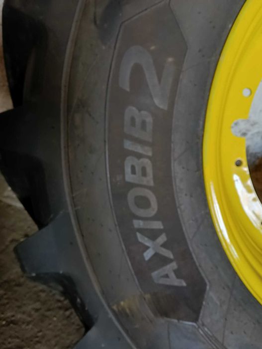 Opony 710/75/42 i 650/60/34 michelin