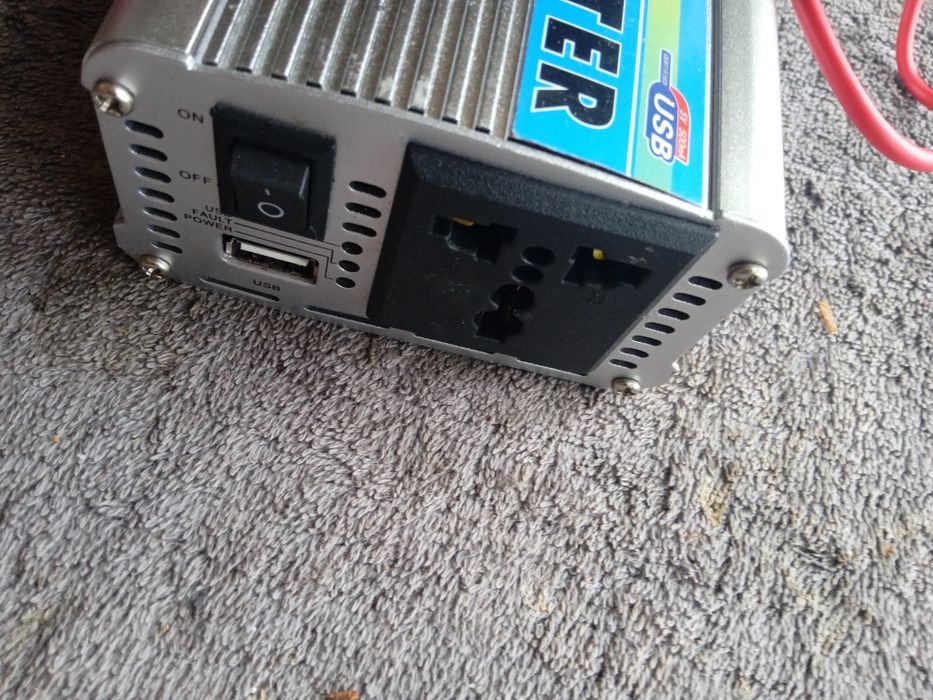 Продам инвертор12/220в