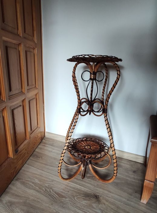 Świecznik wiklinowy .