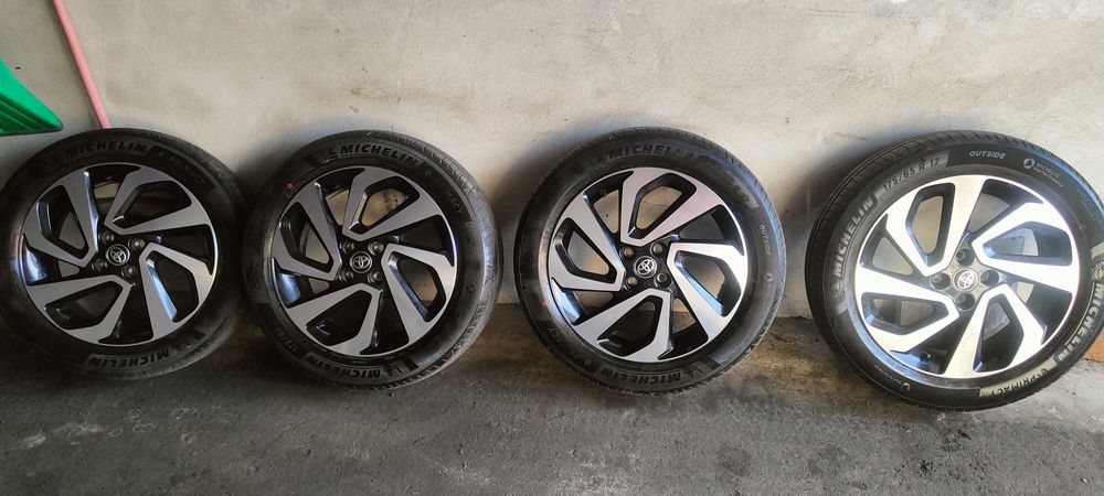 Koła aluminiowe 17 cali Aygo X z oponami letnimi