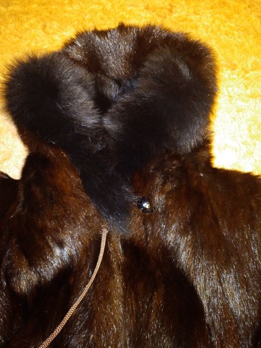 Шуба нутрія з норкою