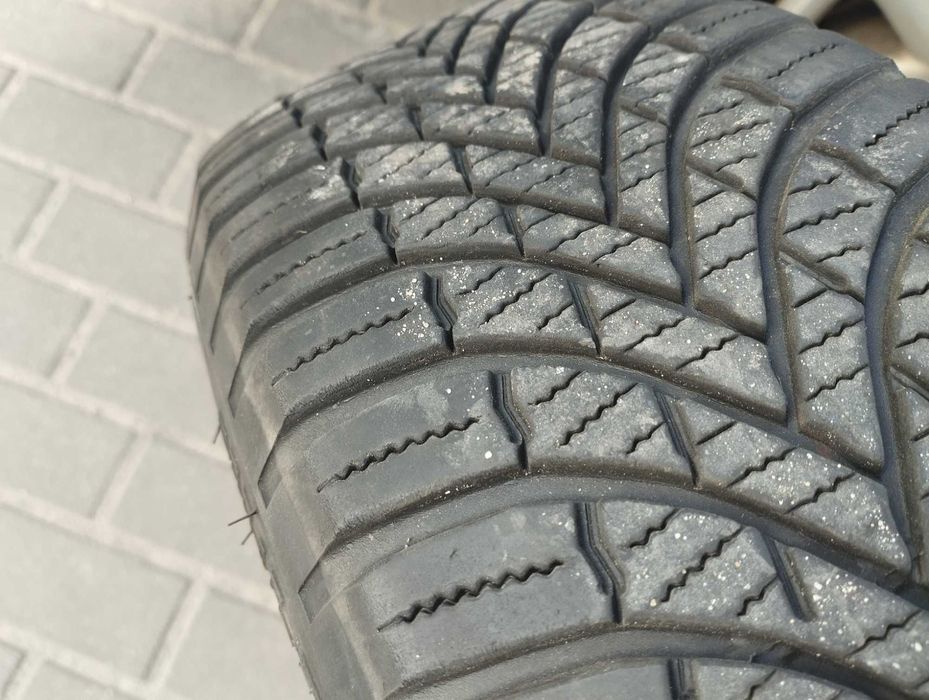 Opony z felgami 195/65 R15 dobry stan wielosezonowe komplet.