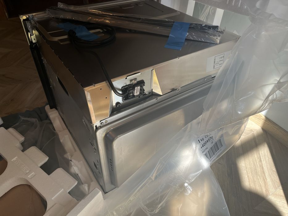 Piekarnik z kuchenką mikrofalową Forneby Ikea.