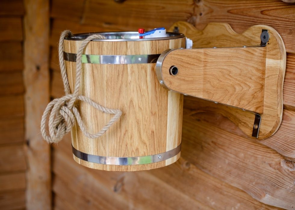 Ведро-водопад для бани из дуба и ясеня