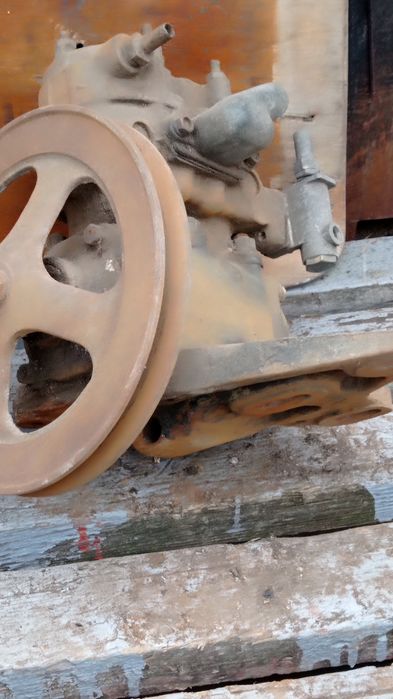 Kомпрессор ЗИЛ .б/у Смотри фото.