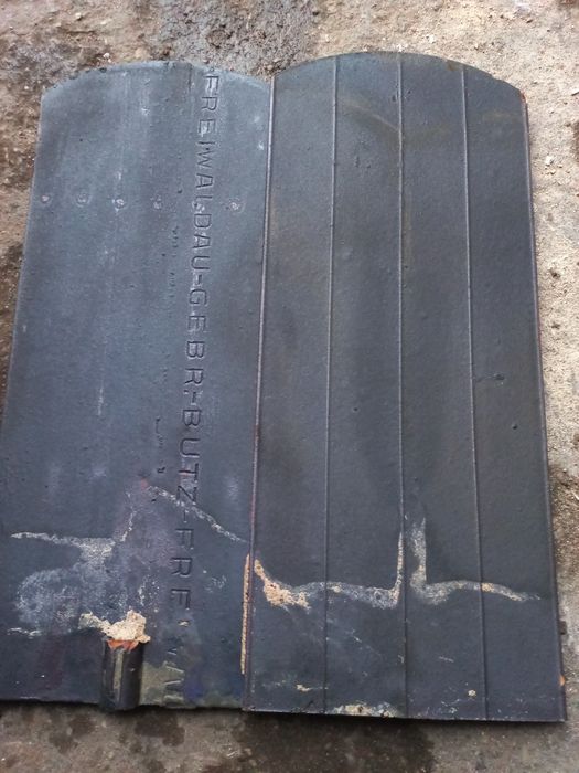 Dachówki typu kapriówka poniemiecka grafitowa podwójnie angobowana