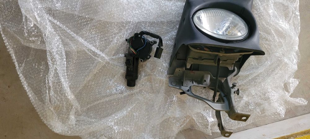 Farol lado Direito com motor MX5 Na