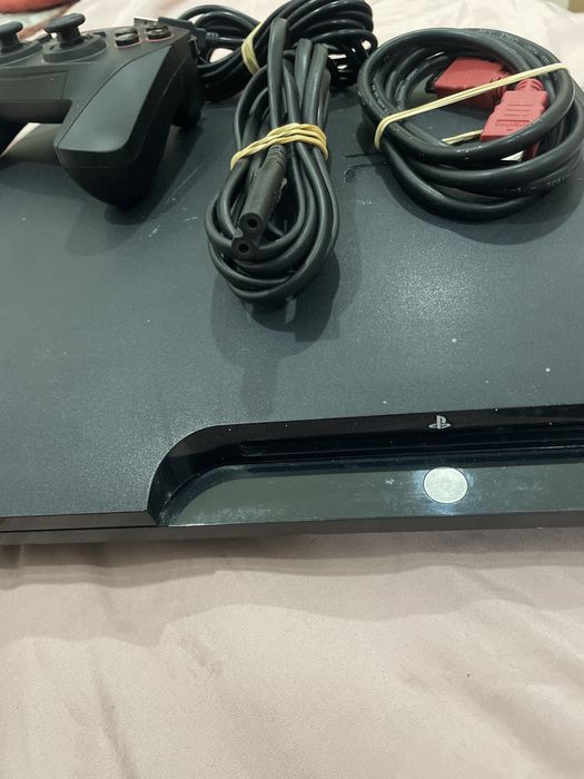 PS3 slim 500G com comando e 5 jogos