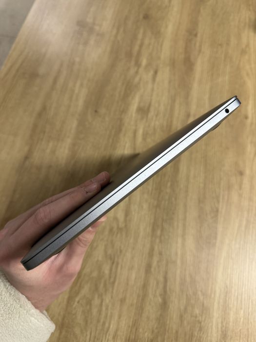 2020 MacBook Pro 13’ Space Gray — M1/8GB/256GB — Батарея: 100%