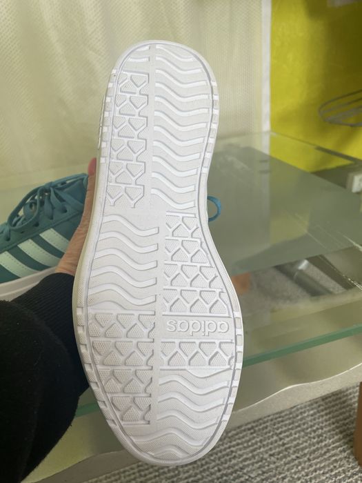 Кросівки adidas на весну нові