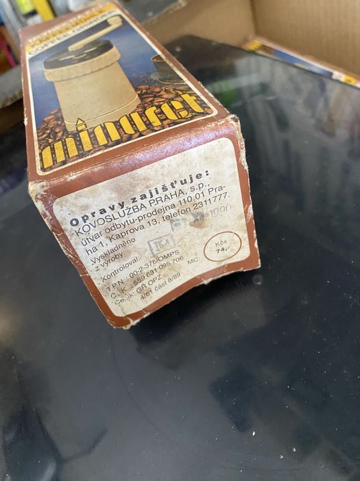 Młynek ręczny do kawy. Prl.