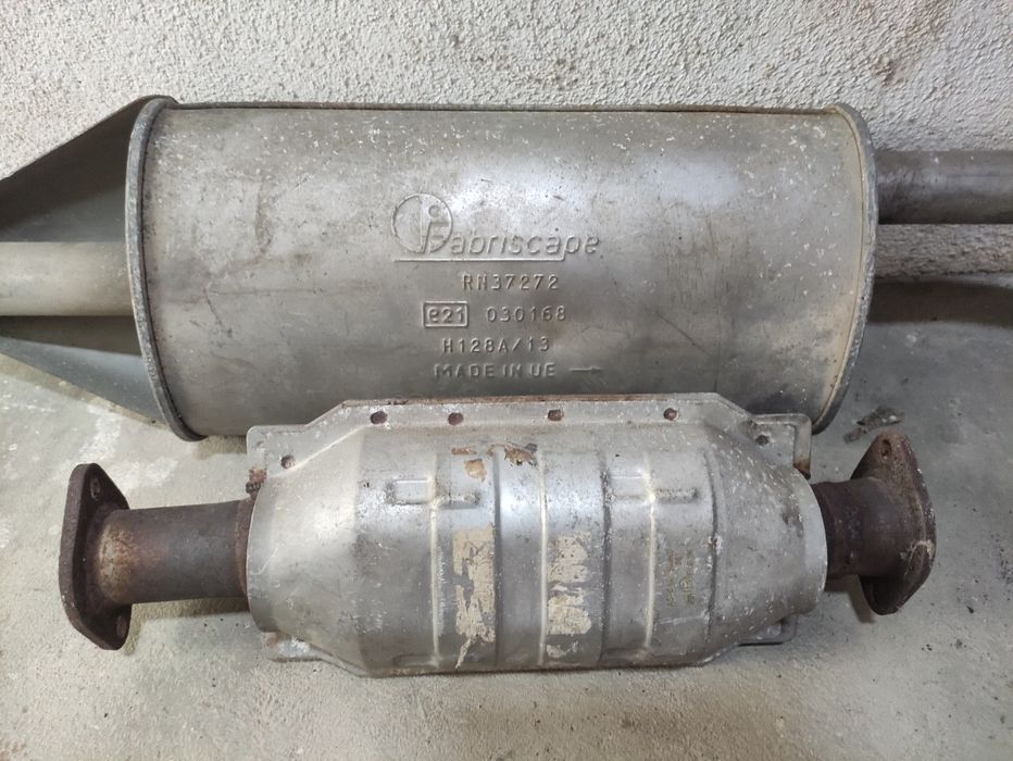 Panela de escape e catalizador