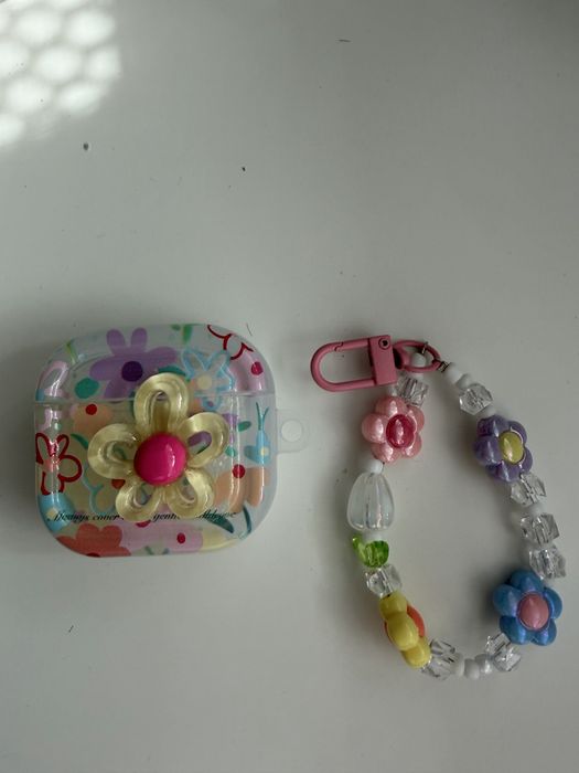 Etui + ozdobna smycz do AirPods 4