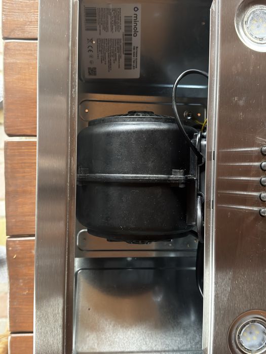 Встроенная кухонная вытяжка