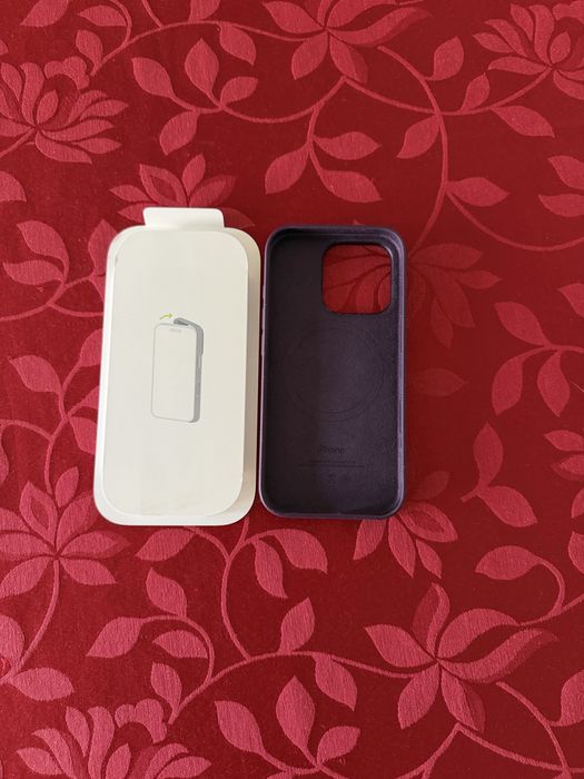 Capa em silicone com MagSafe para iphone 16 pro - Ameixa