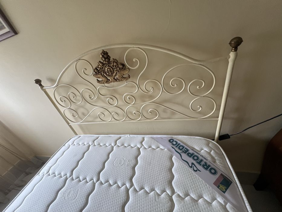 Cama de ferro solteiro