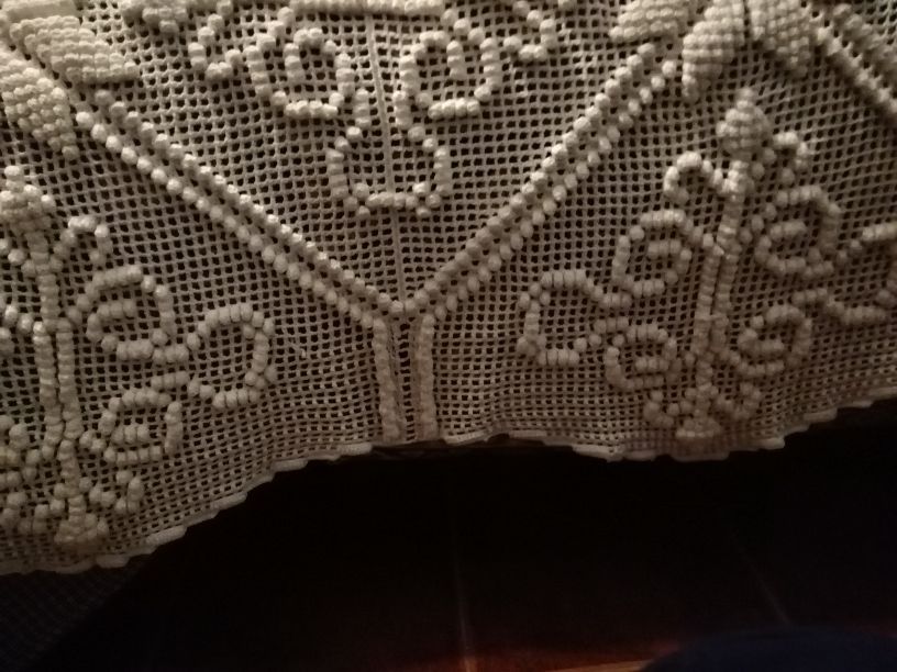 Colcha em renda feita à mão