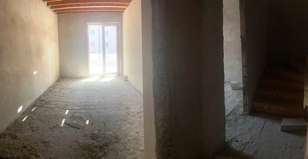 Котедж з гаражем в с. Ременів  15 кілометрів від Львова.