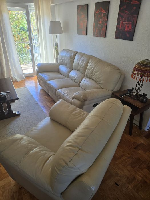 Sofá Reclinável em Pele + Poltrona — Conjunto — Muito Confortável
