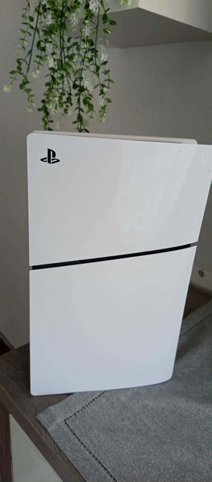 Ps5 com 2 comandos como nova