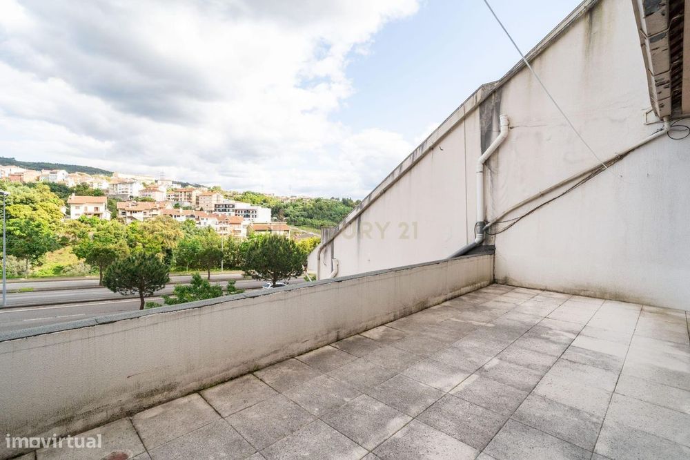 T3 Duplex com 2 Terraços, na Av. Elísio de Moura, em Coimbra