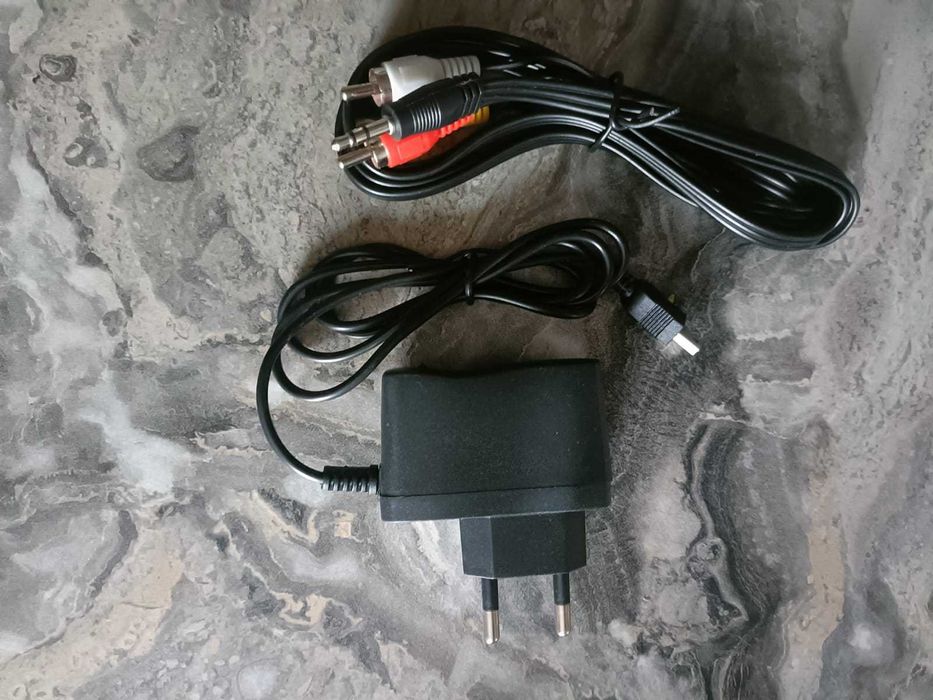 Gra telewizyjna retro konsola do gier 8-bit 620 gier 2 pady mini