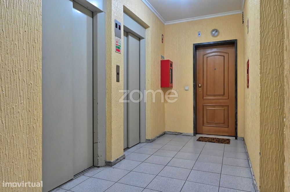 Apartamento T3 com parqueamento | Urbanização da Cavaleira, Algueir...