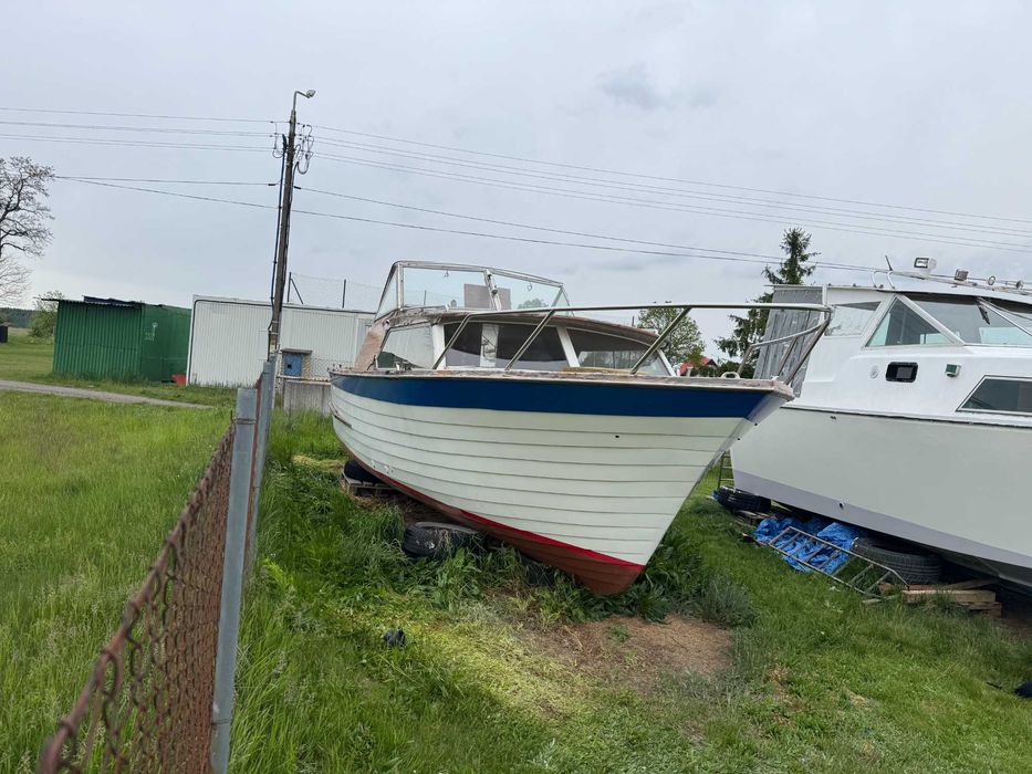 Jacht motorow Christ Craft 28 do renowacji