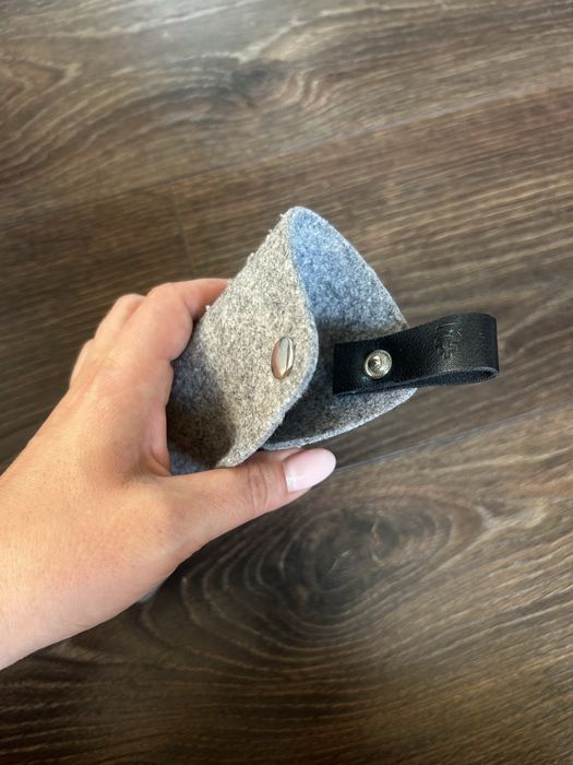 Szare etui  na okulary