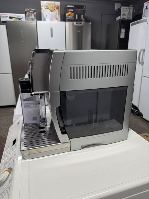 Кавова машина DeLonghi