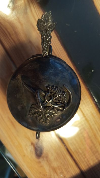 Posrebrzana Cukiernica Hefra, mlecznik Hefra motyw kiść winogron