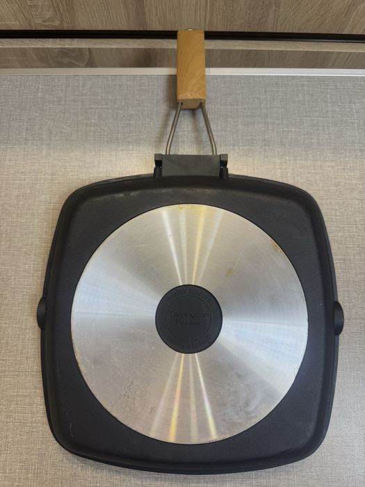 Сковорода 28 см .