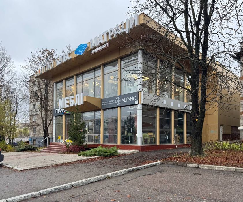 Сдам часть помещения в мебельном торговом центре Поля Кирова